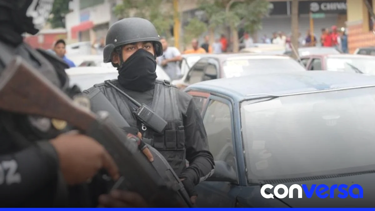Agentes policiales en una operación en la región del Cibao.