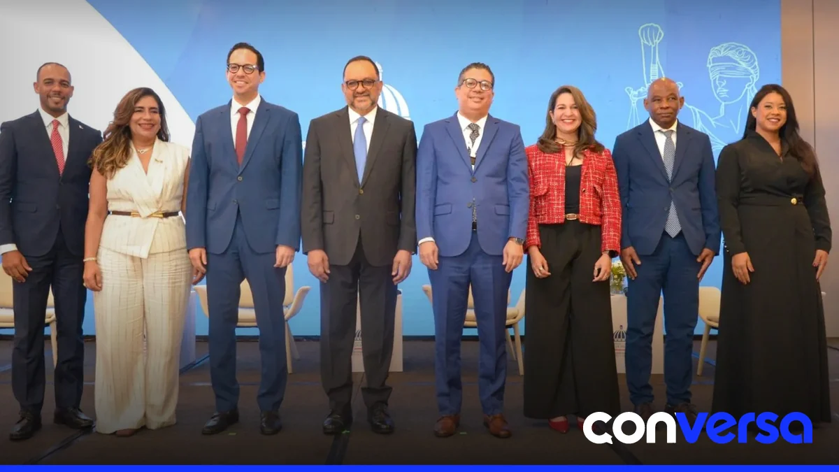 Foto del acto de presentación de la Oficina del Abogado General de la Administración Pública.