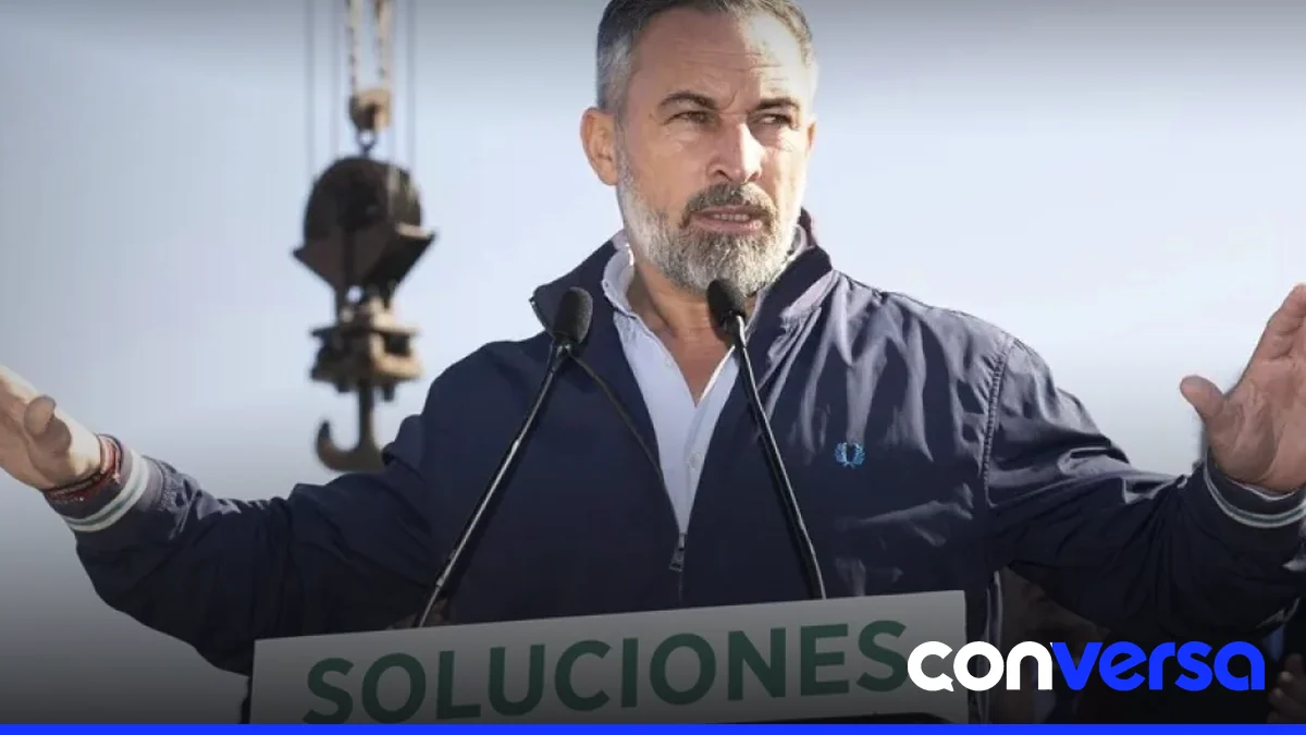 Santiago Abascal durante un acto electoral en Santander.