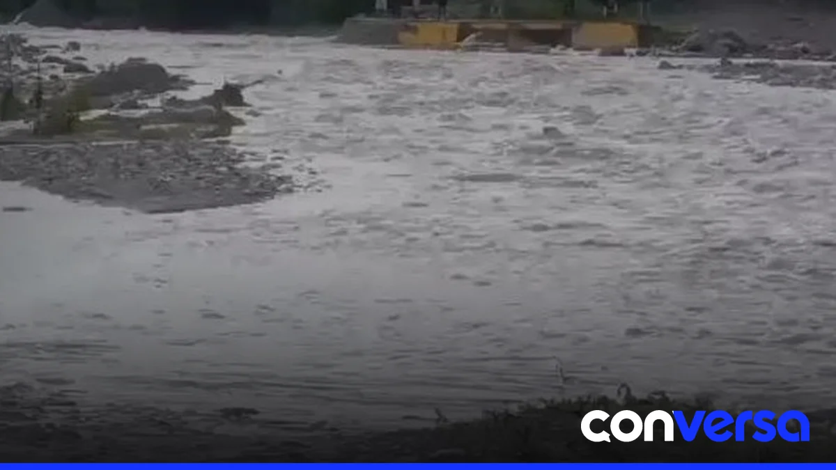 Comunidades de Azua enfrentan dificultades por las inundaciones causadas por las lluvias.