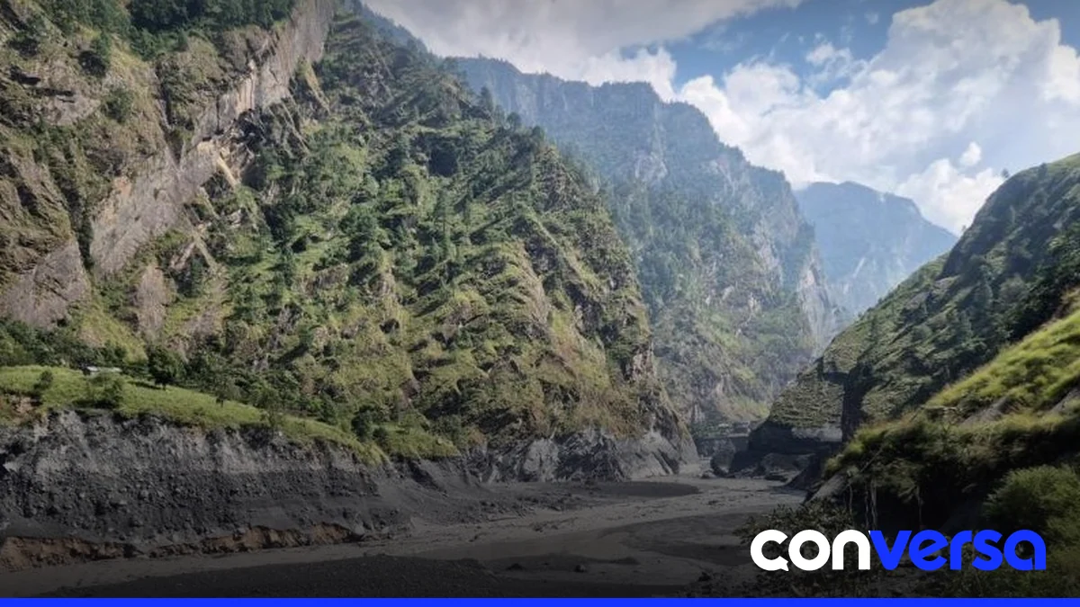 Imagen satelital que muestra el área afectada por la riada en el distrito de Gorkha, Nepal.