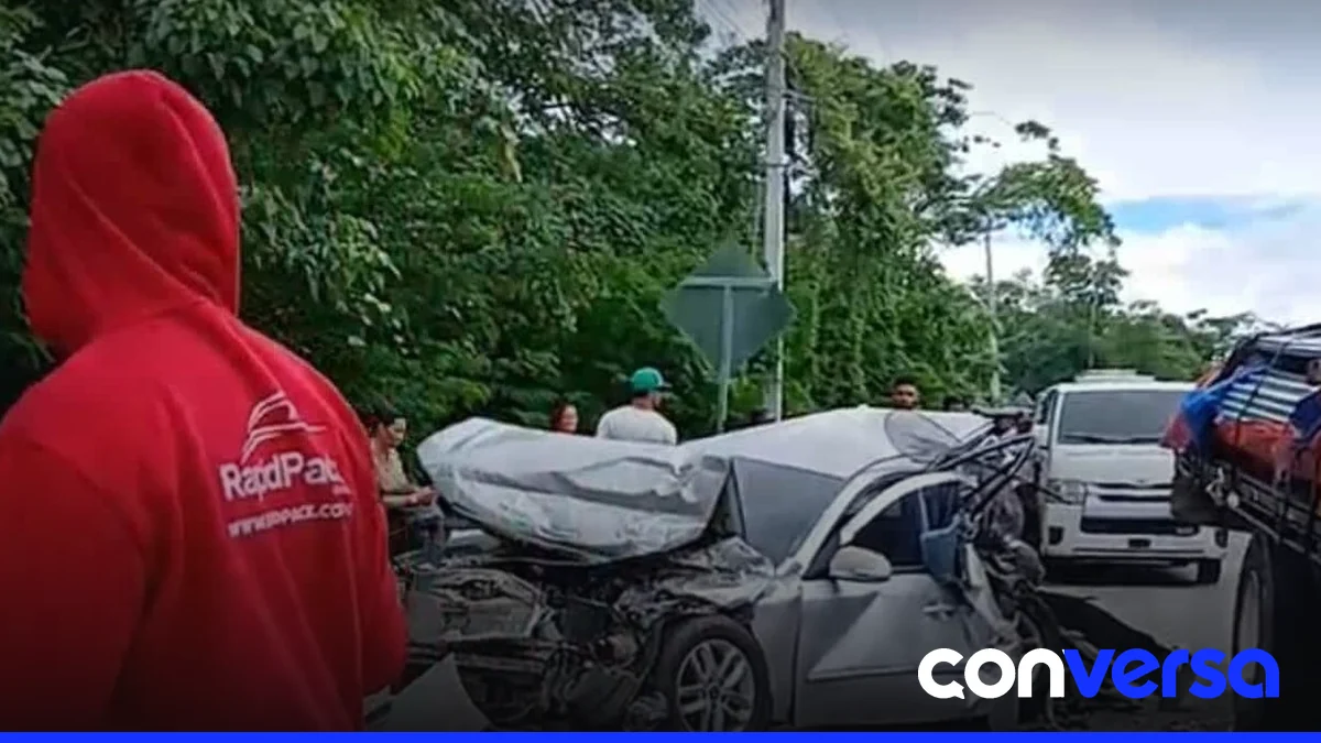 Vista del kilométrico congestionamiento en la autopista Duarte tras el accidente múltiple.