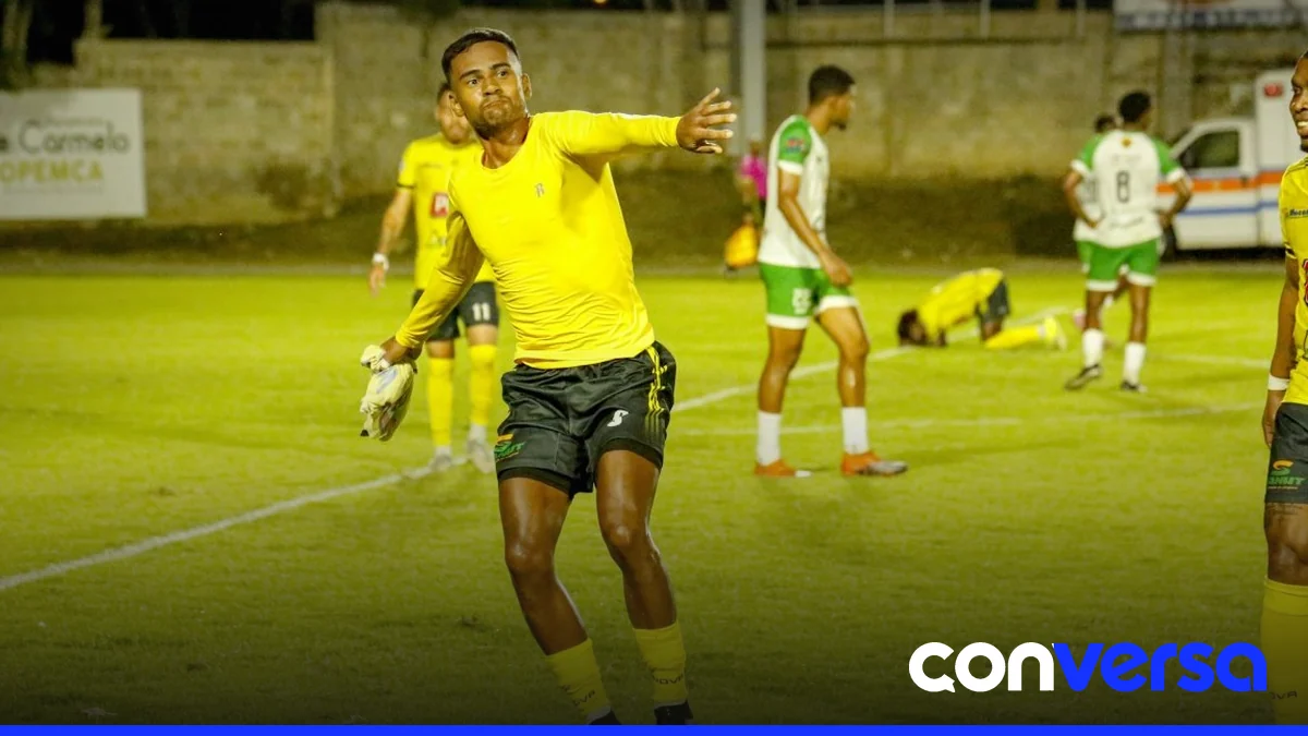 Jugador del MOCA FC celebra el gol de oro en el minuto 90+4.