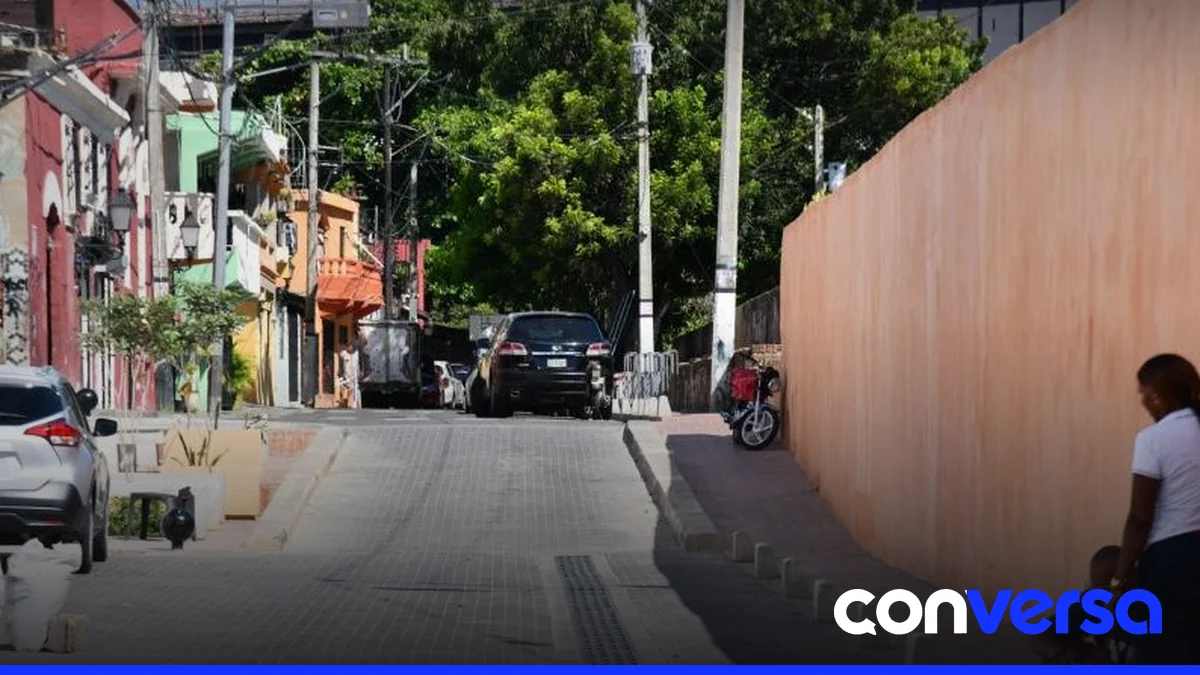 Imagen de la calle Atarazana en la Zona Colonial, con la nueva vía que conecta al barrio Santa Bárbara.