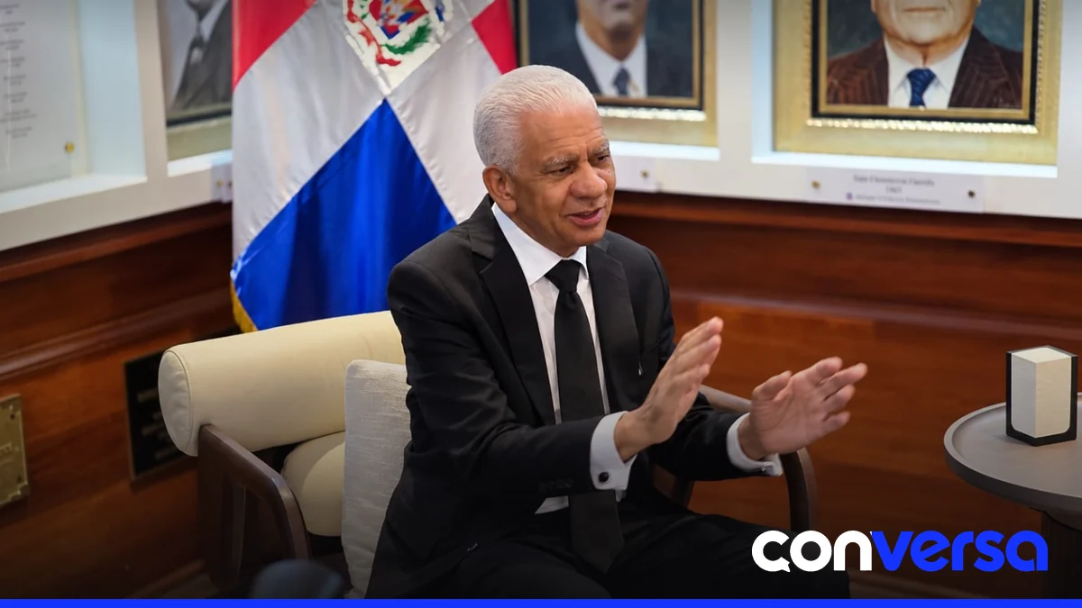 Foto del presidente del Senado, Ricardo de los Santos, en una entrevista reciente.