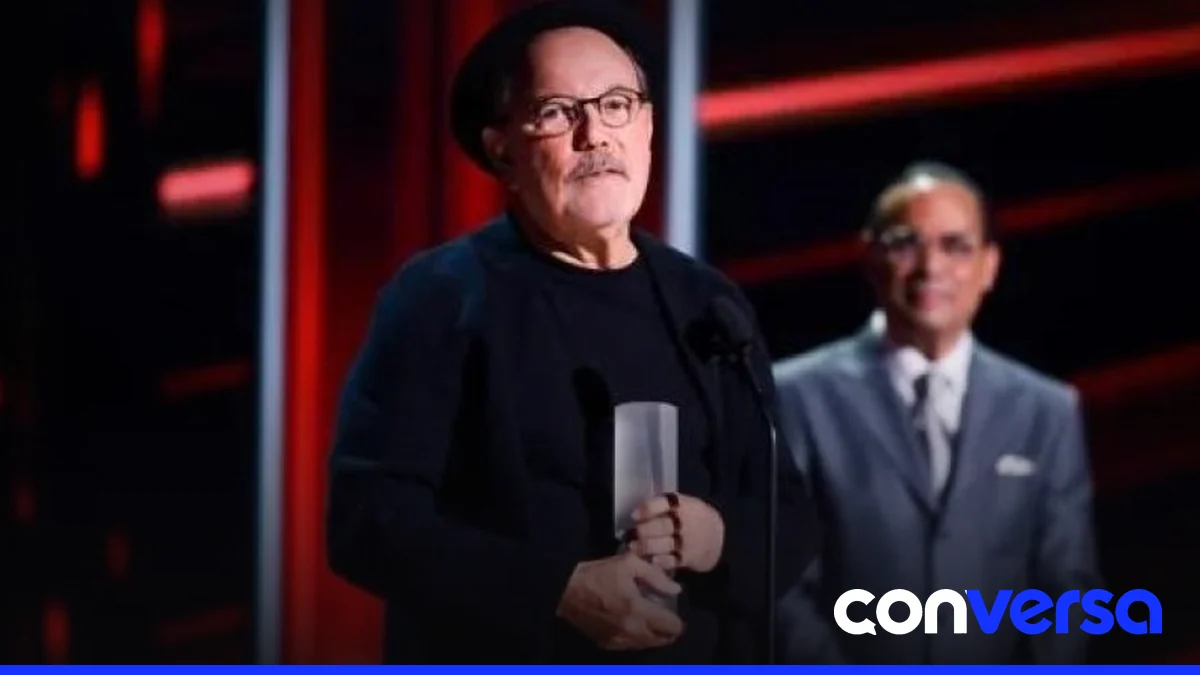 Rubén Blades recibiendo el Premio Billboard Ícono en la ceremonia de los Premios Billboard de la Música Latina 2026.