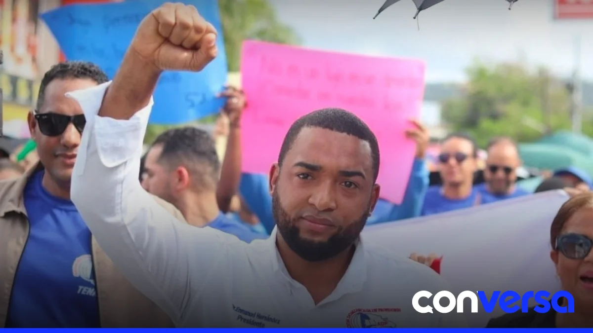 Profesores de Tenares en actitud de protesta durante una jornada de lucha gremial.