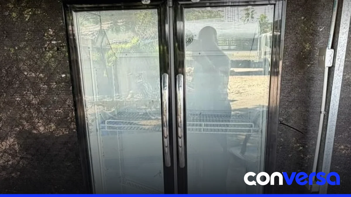 Agentes de la Policía Nacional recuperan electrodomésticos tras una operación contra una estafa.