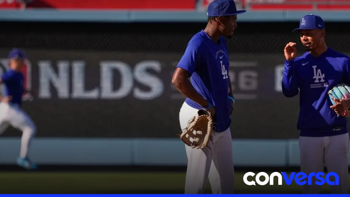 Josué De Paula en acción durante la Serie de Campeonato de los Dodgers.