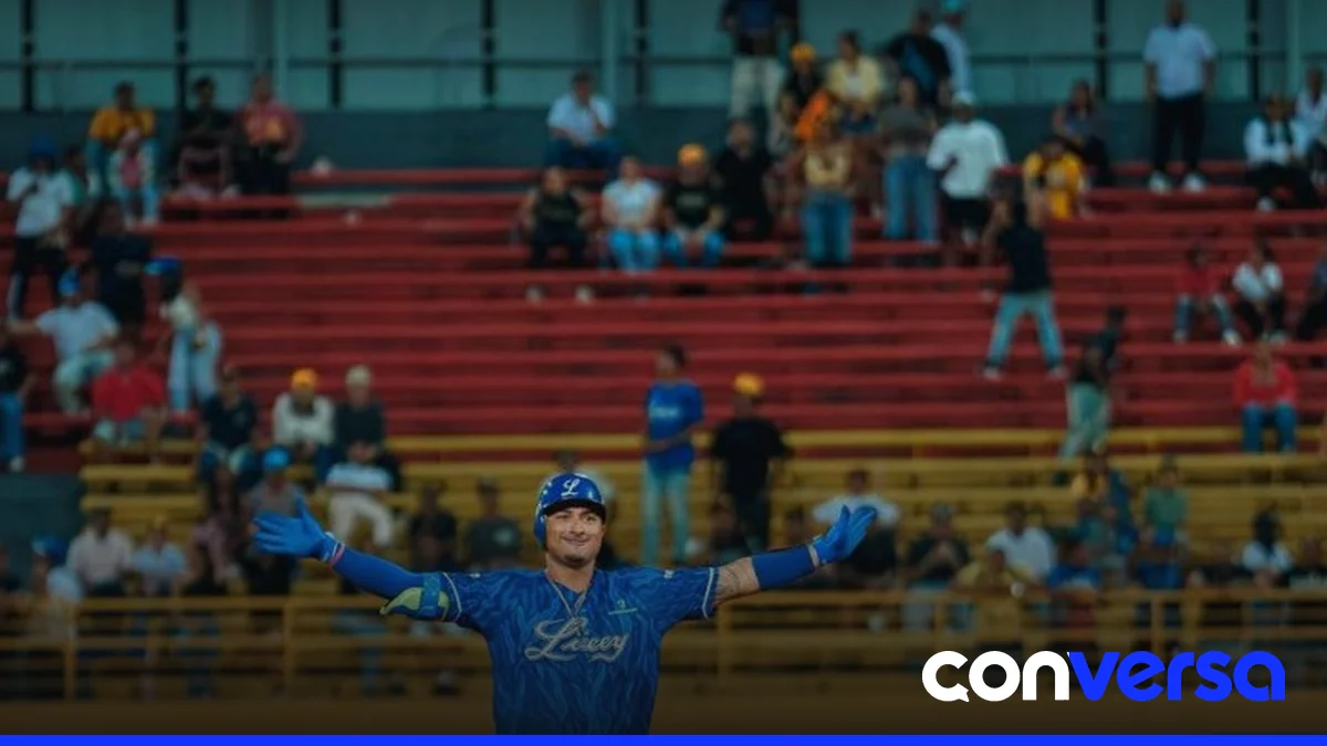 Jugadores del Licey en el Estadio Cibao durante el partido contra las Águilas Cibaeñas.