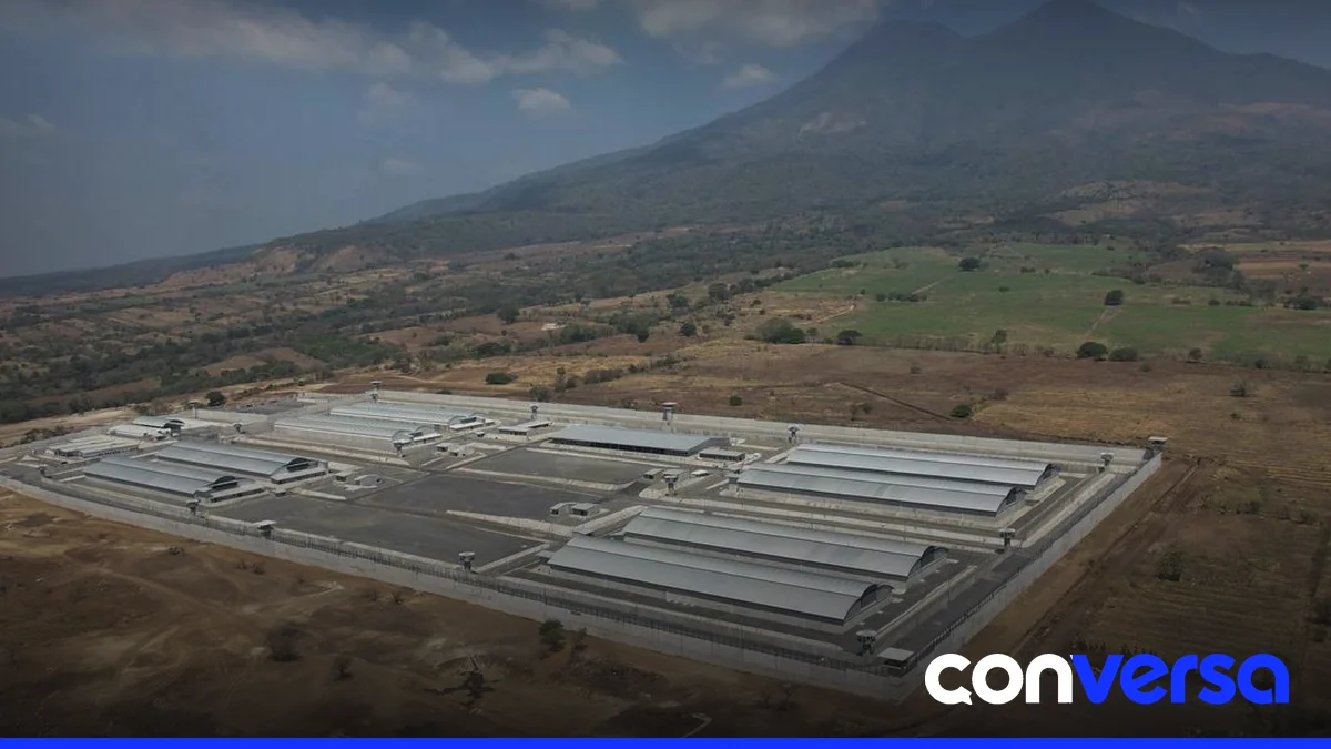 Keiko Fujimori durante una visita oficial a El Salvador.