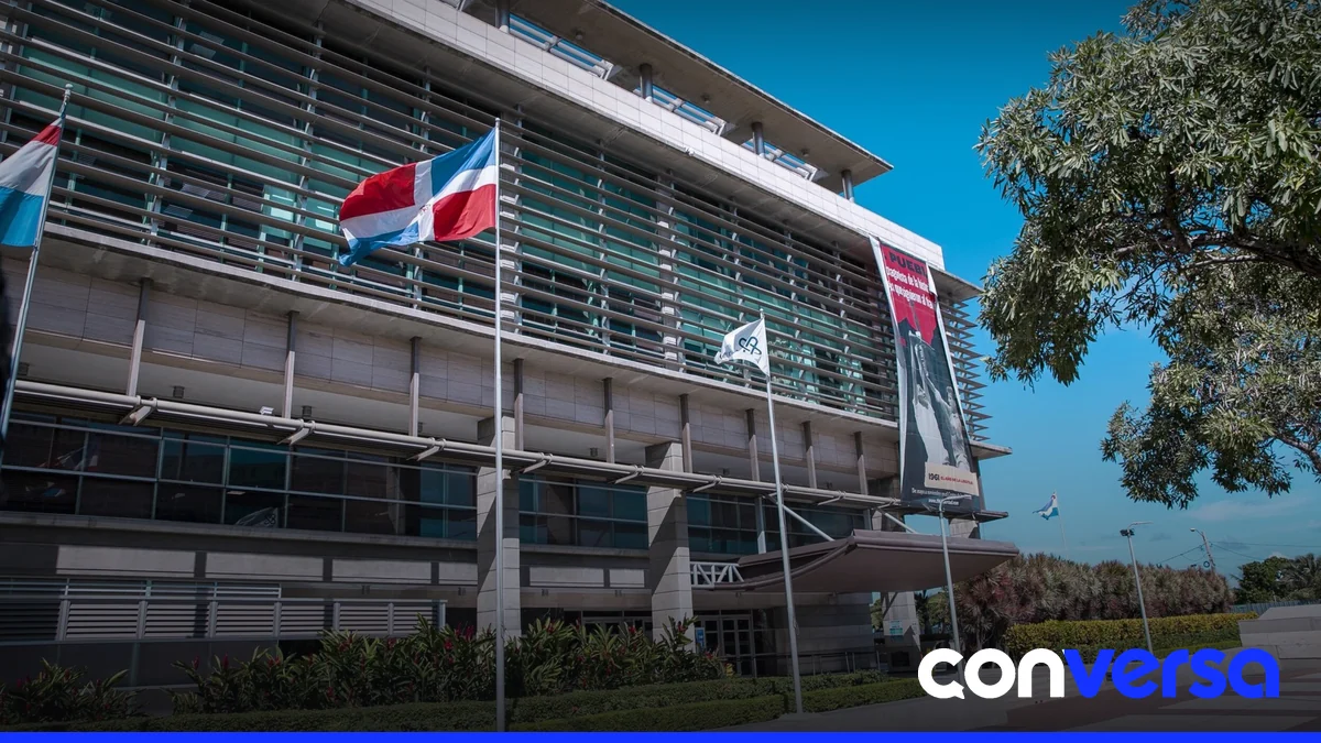 Funcionarios de la PGR y Migración en reunión para coordinar la actualización del sistema migratorio.