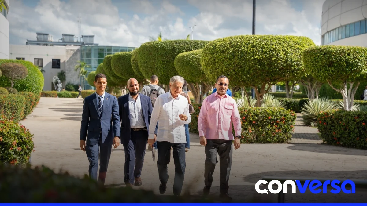 Imagen del rector del ITLA recibiendo al embajador de la Unión Europea.