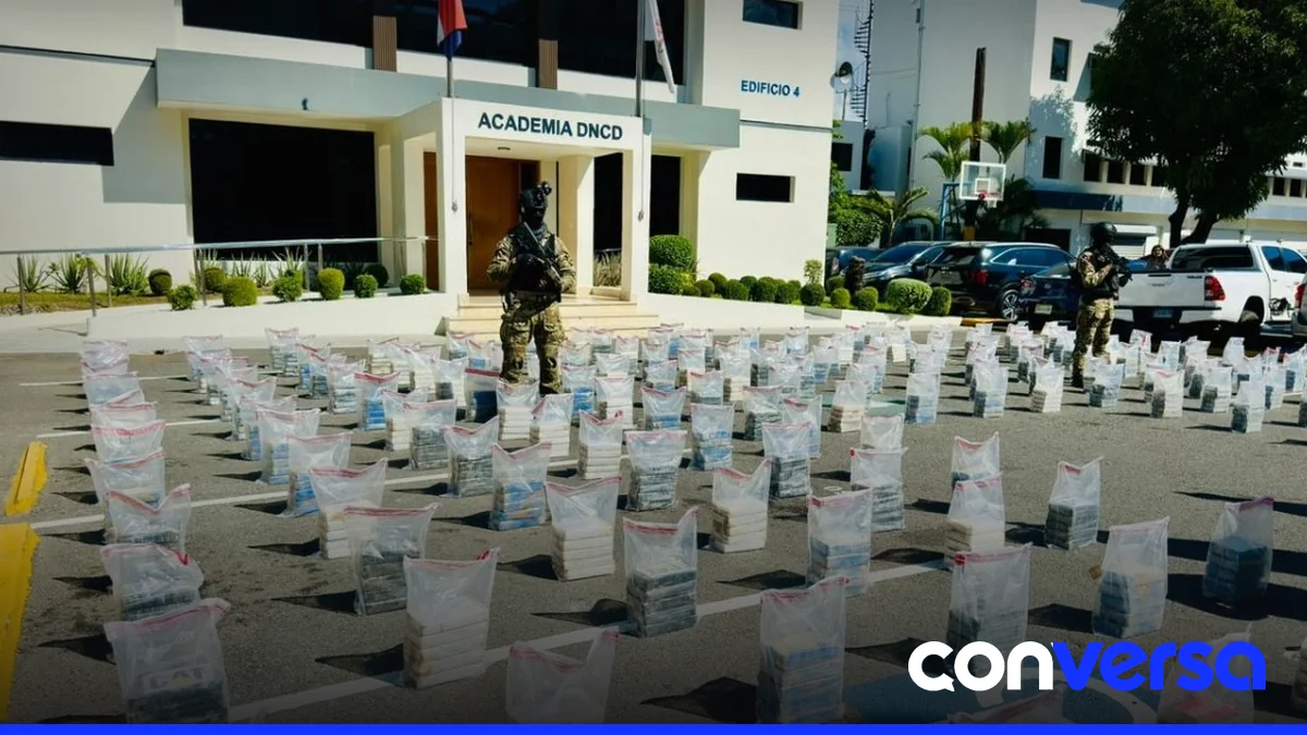 Fuerzas de seguridad interceptan embarcación con carga de cocaína frente a las costas de Pedernales.