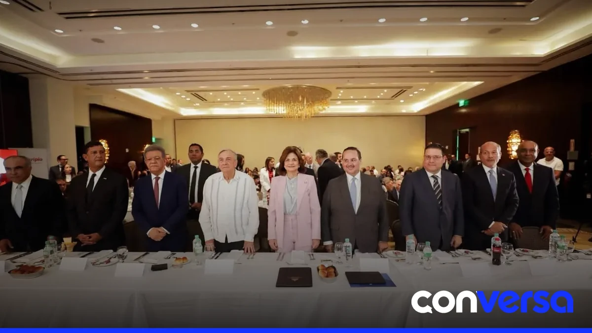 Representantes del sector empresarial y autoridades en el encuentro sobre economía dominicana.