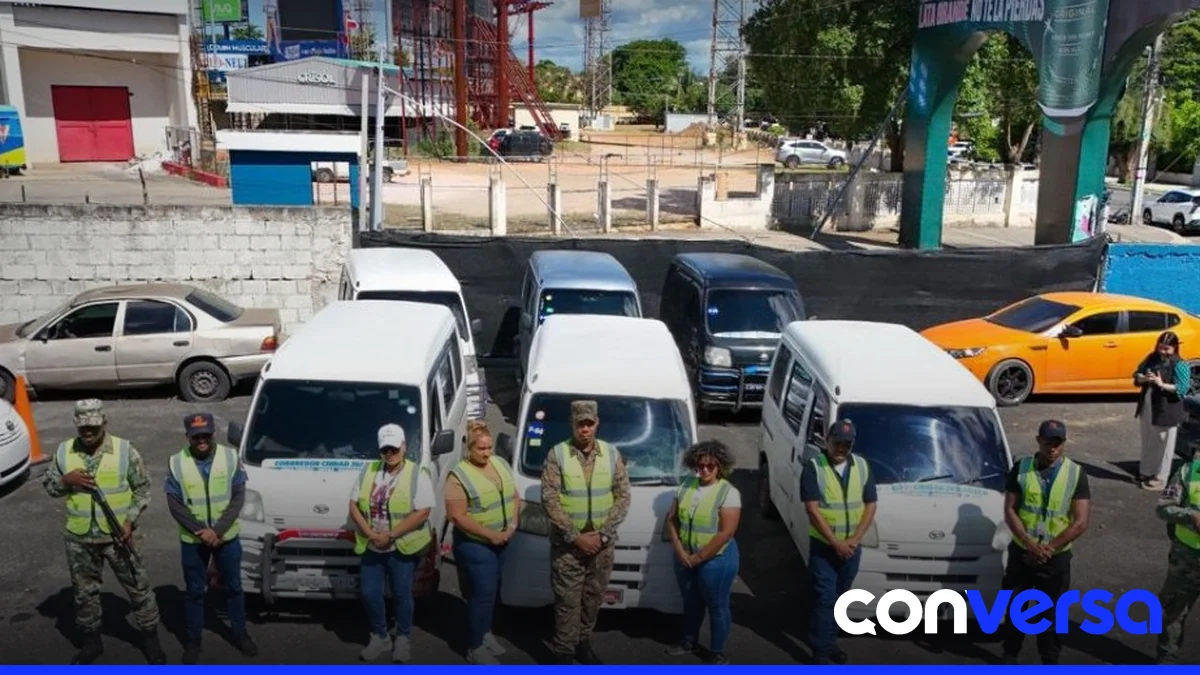 Vehículos retenidos por el Intrant en la Ciudad Juan Bosch.