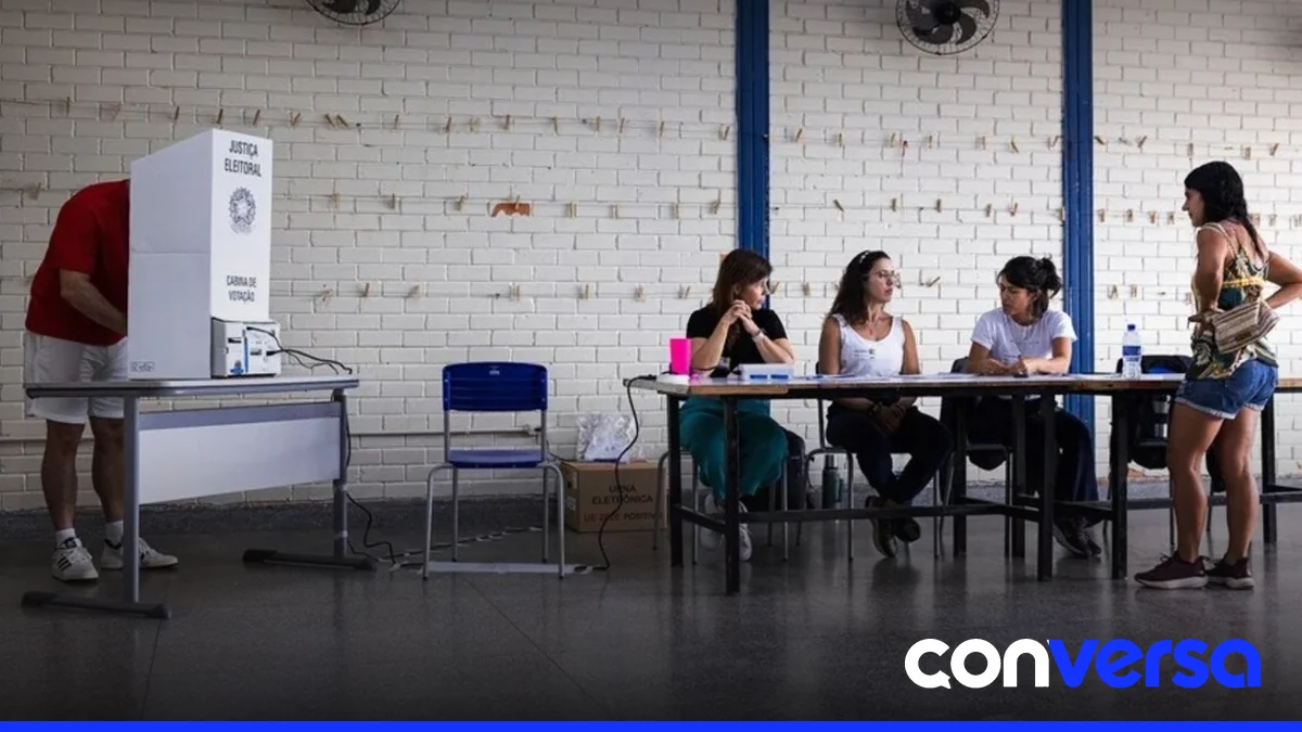 Foto de un colegio electoral en funcionamiento durante la jornada electoral.