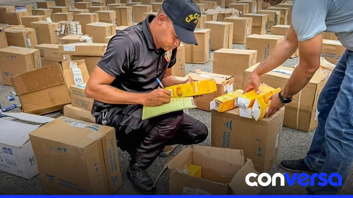 Autoridades incautaron miles de medicamentos durante una operación en Santo Domingo Este.