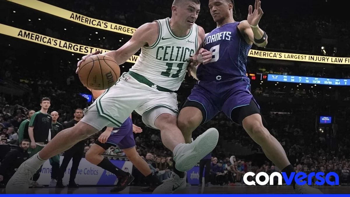 Jugadores de los Boston Celtics celebran su victoria en el partido contra los Chicago Bulls.