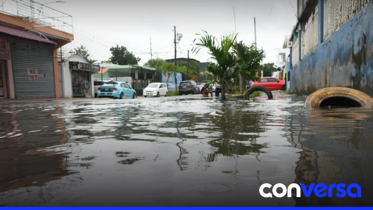 Imagen de lluvia en Santo Domingo durante la incidencia de la vaguada.