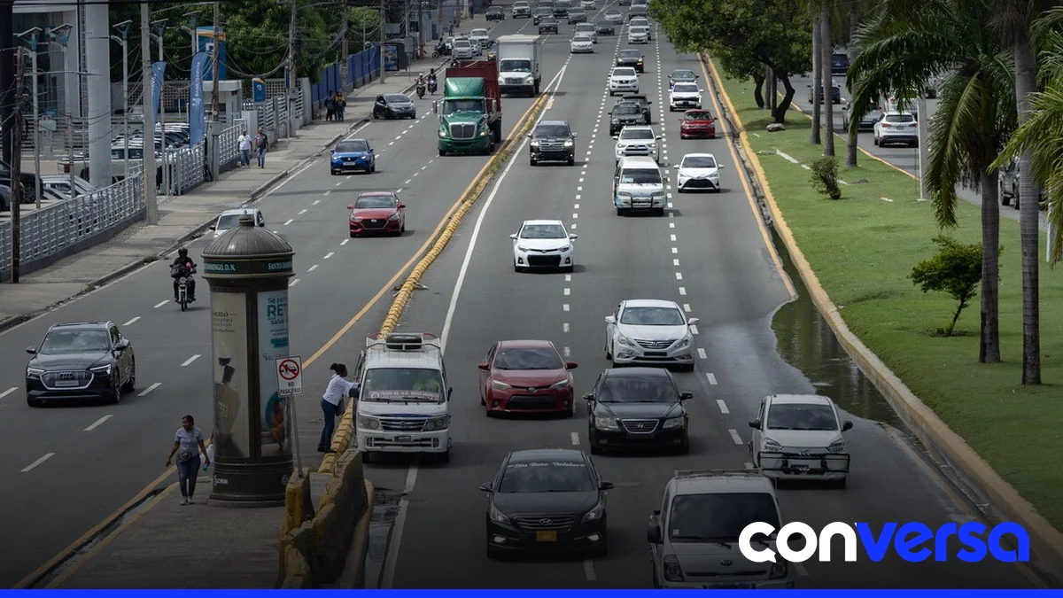 Vehículo con placa registrada en República Dominicana.