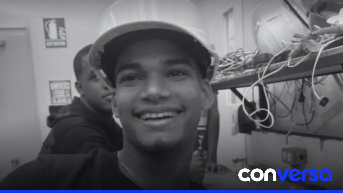 Familia de Emmanuel Contreras en el centro médico donde recibió atención médica antes de fallecer.