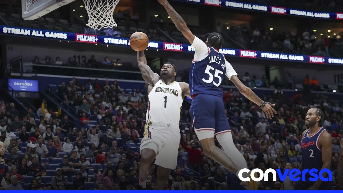 Jugadores de los Pelicans celebran su victoria en el partido contra los Sacramento Kings.