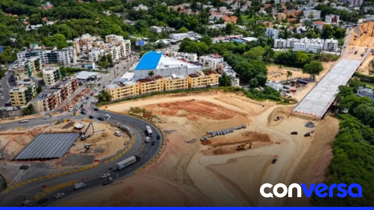Imagen de la avenida República de Colombia en construcción en Santo Domingo.