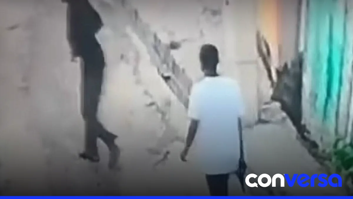 Agentes de la Policía Nacional en la zona de Los Guaricanos durante una patrulla preventiva.