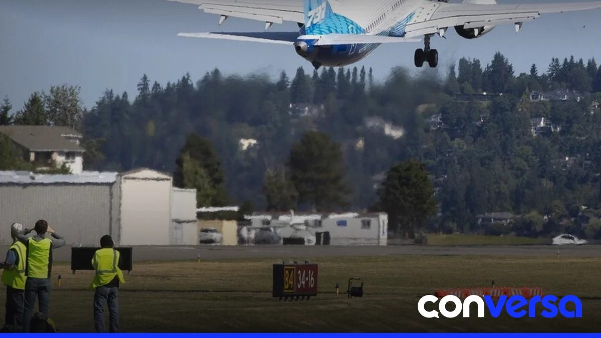 Imagen de un Boeing 737 MAX en un hangar de una aerolínea.