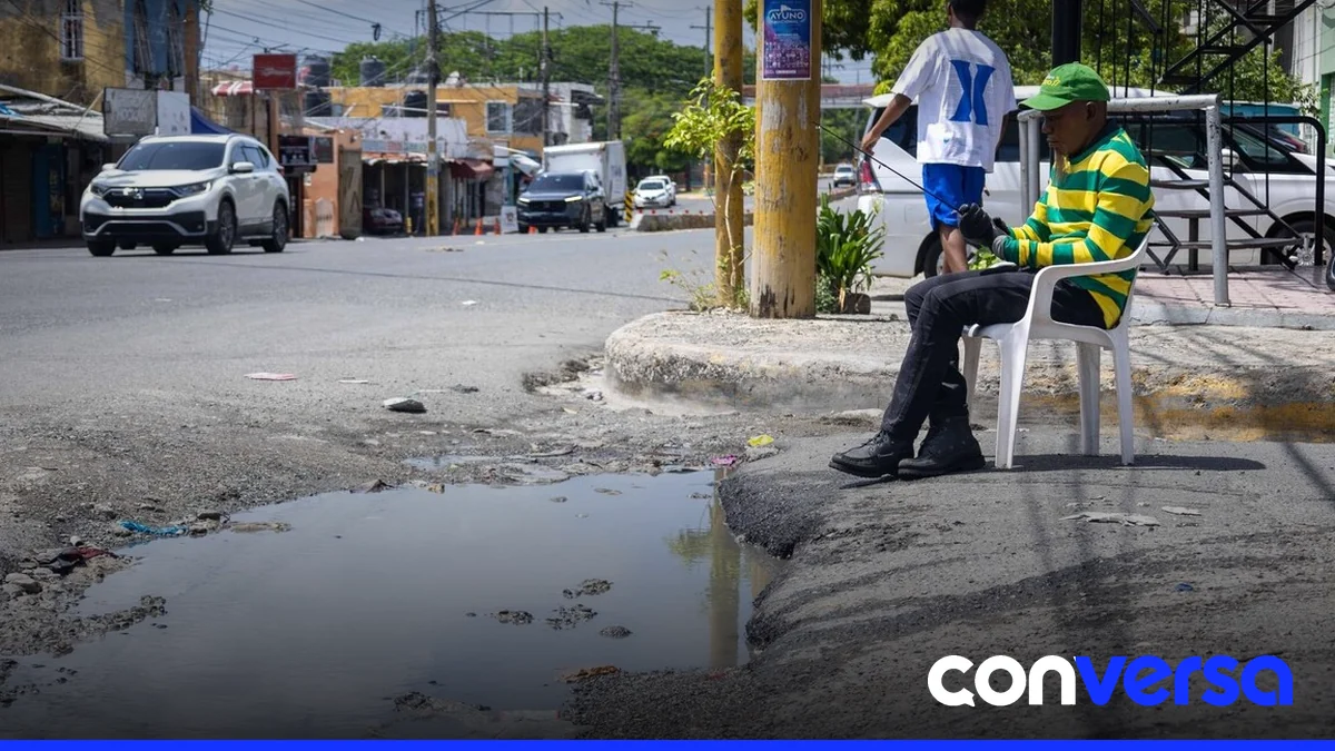 Vista del badén deteriorado en la avenida 25 de Febrero, Santo Domingo Este.