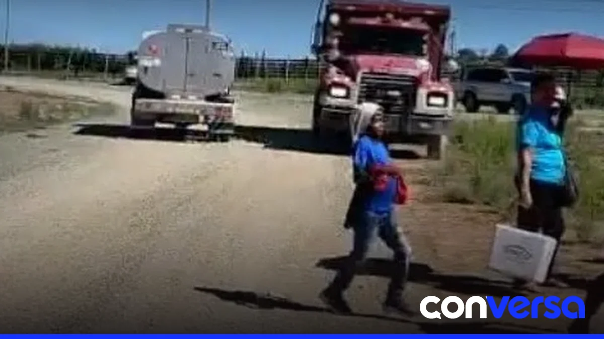 Familias afectadas por la construcción de la presa bloquean vías en el municipio Sabaneta.