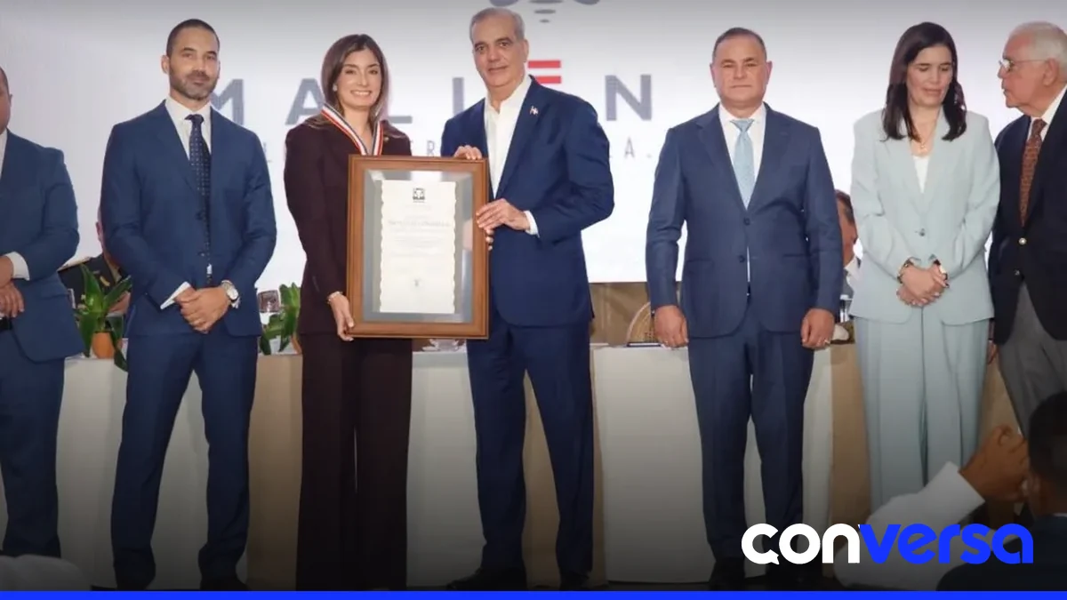 Representantes del sector agropecuario y autoridades gubernamentales durante la entrega de la Medalla de Honor al Mérito.