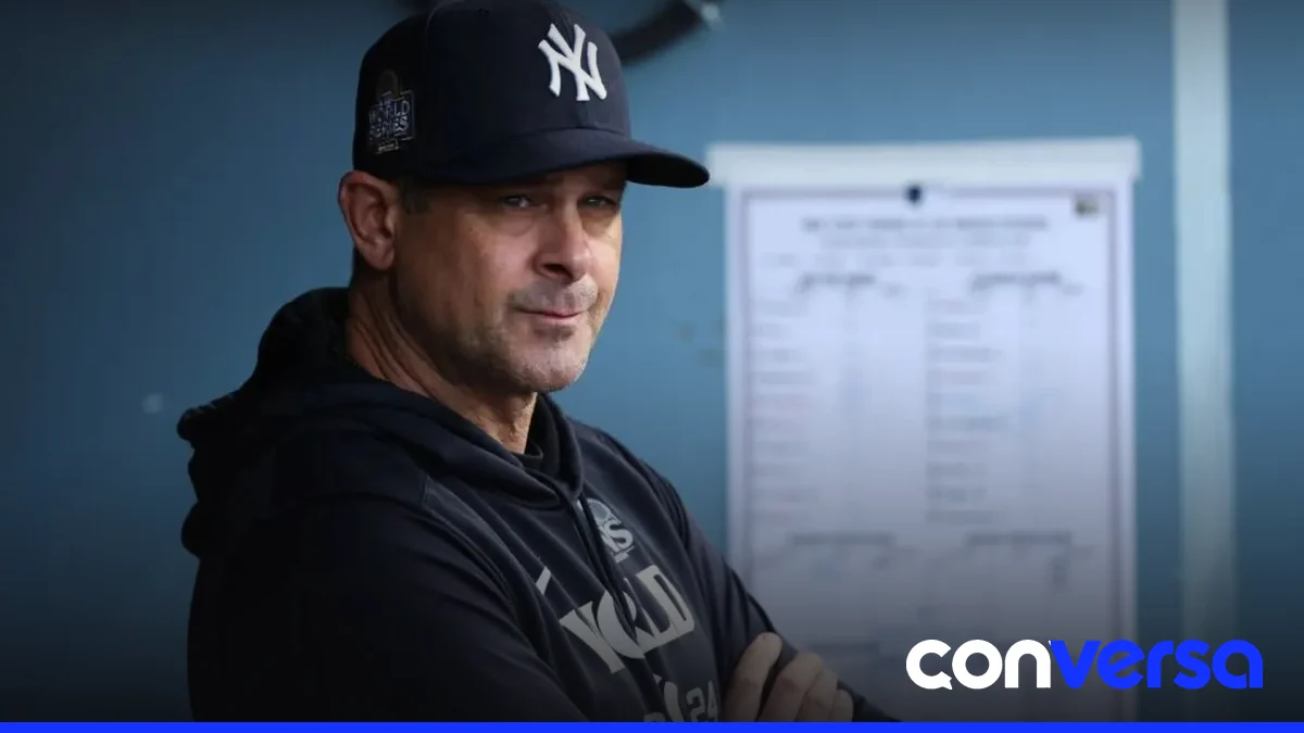 Foto de Aaron Boone en una ceremonia de los Yankees.