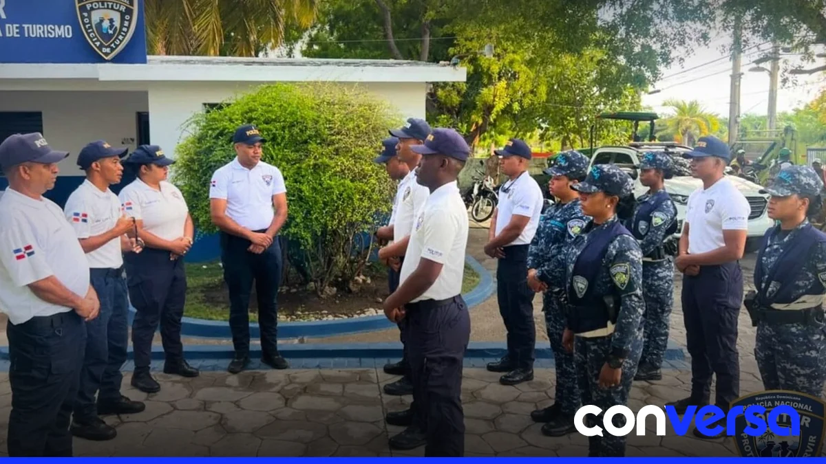 Agentes de la Policía de Turismo reciben becas para aprender italiano en Casa de Italia.