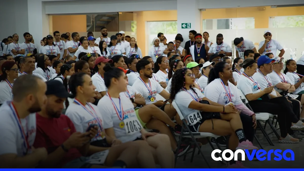 Participantes en la Carrera-Caminata 5K en el Jardín Botánico de Santiago.