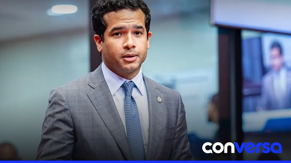 Foto de archivo del senador Omar Fernández.