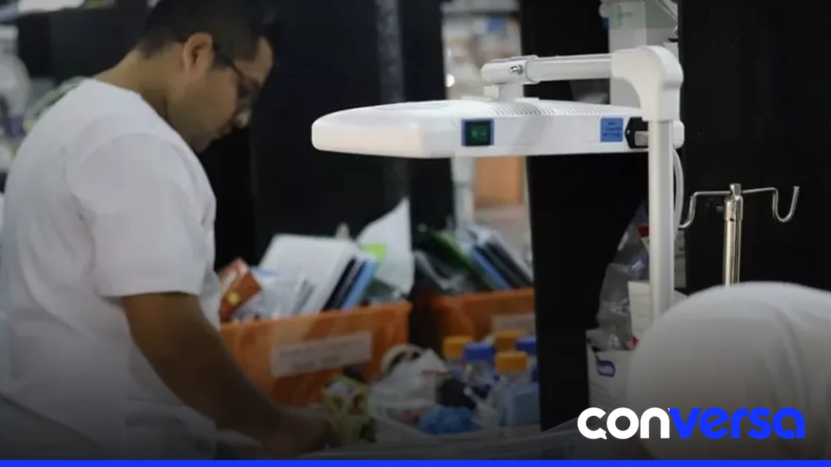 Un autobús convertido en sala de neonatos tras el terremoto en Panamá.