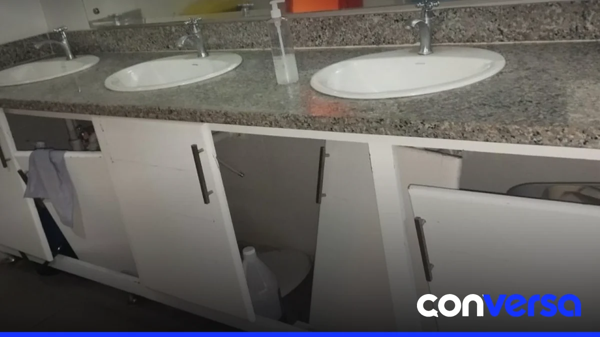 Imagen de la Biblioteca Infantil y Juvenil República Dominicana, mostrando el estado de deterioro del recinto.