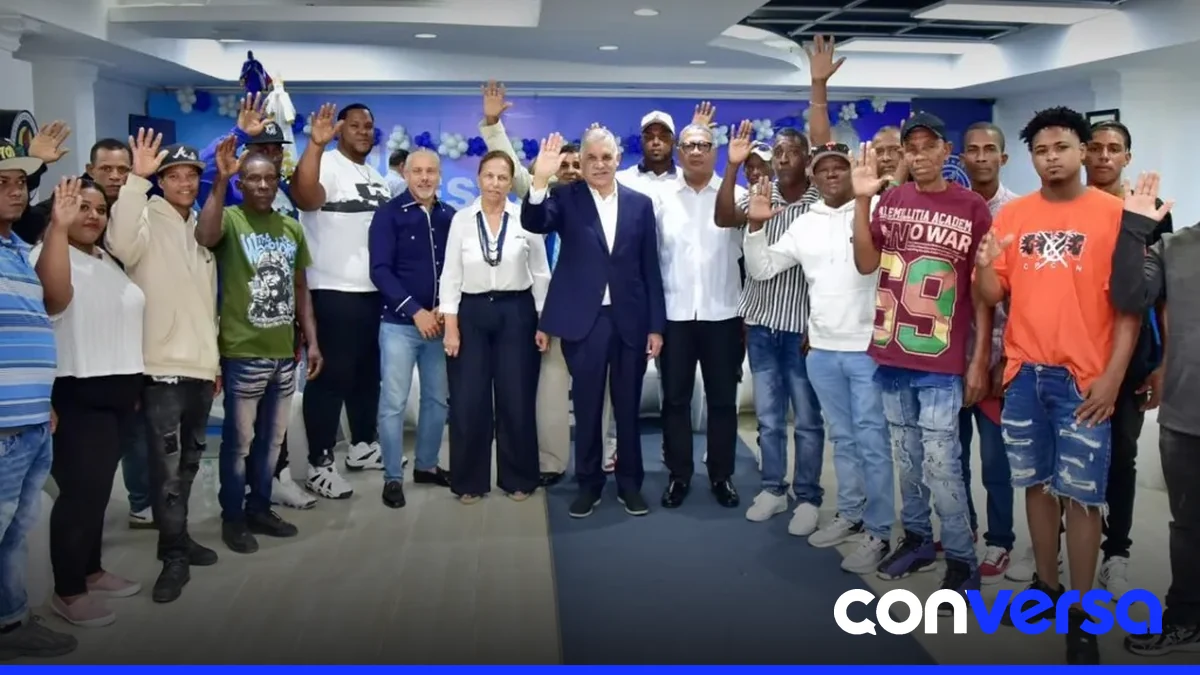 Dirigentes del PRD participan en una jornada de juramentación en la provincia Barahona.