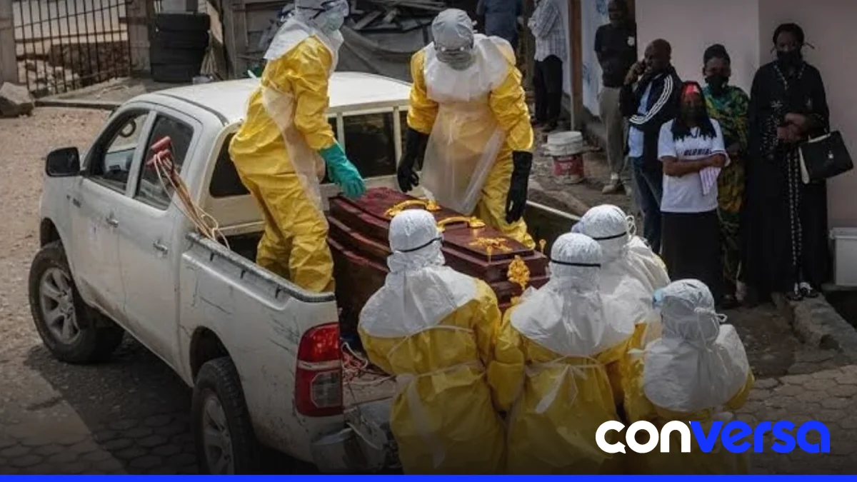 Personal de salud realiza labores de rastreo en una zona afectada por la epidemia de ébola en la República Democrática del Congo.