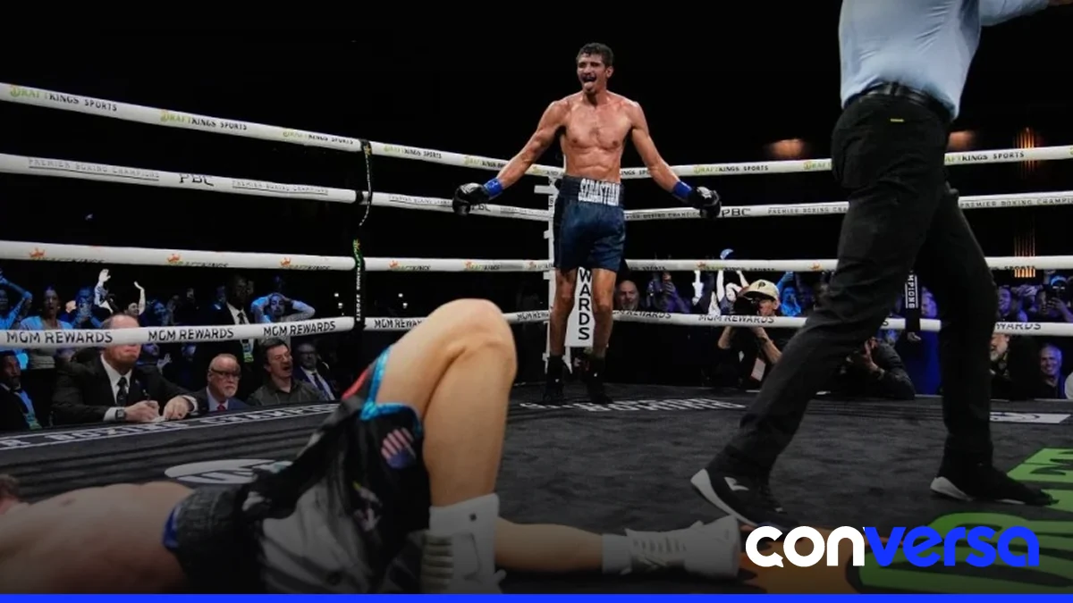Sebastian Fundora celebró su victoria tras noquear a Ermal Hadribeaj en el duodécimo asalto.