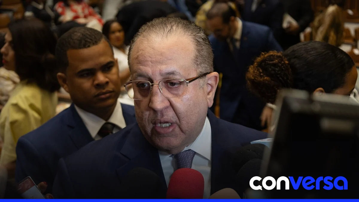 Ministro de Hacienda y Economía, Magín Díaz, durante la eucaristía del BCRD.
