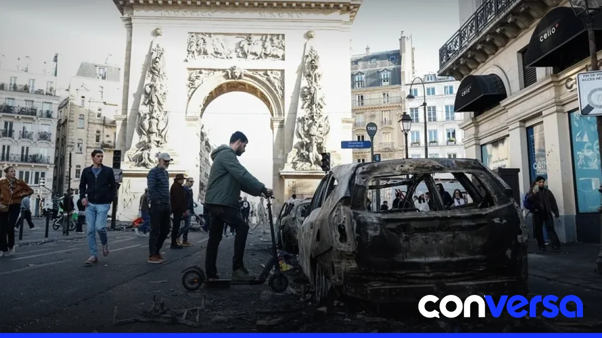 Vitrinas de comercios destruidas en el centro de París tras las protestas sociales.