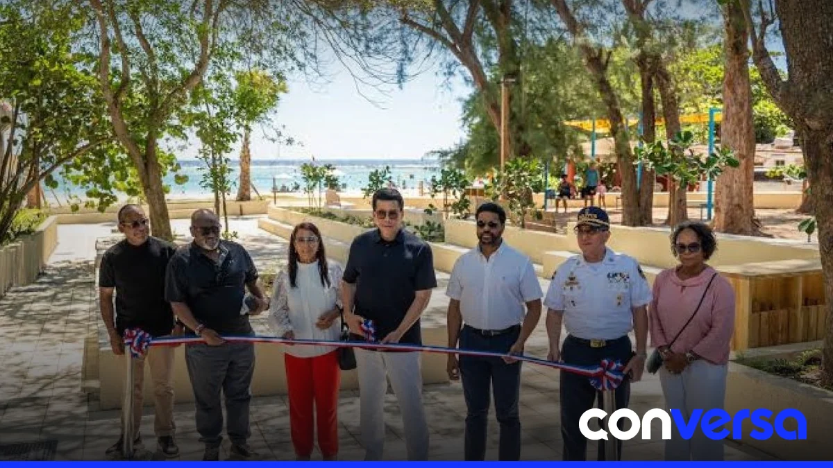Imagen de la entrega de obras en el sector turístico.