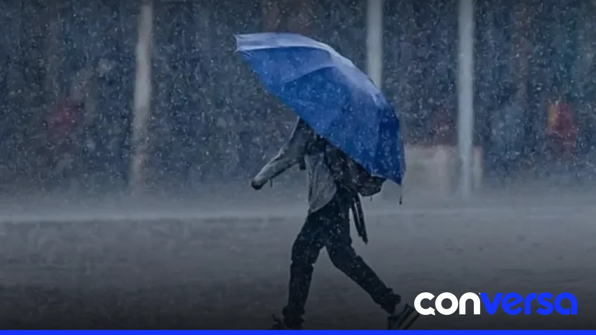 Imagen de nubes y lluvia sobre la ciudad de Santo Domingo.