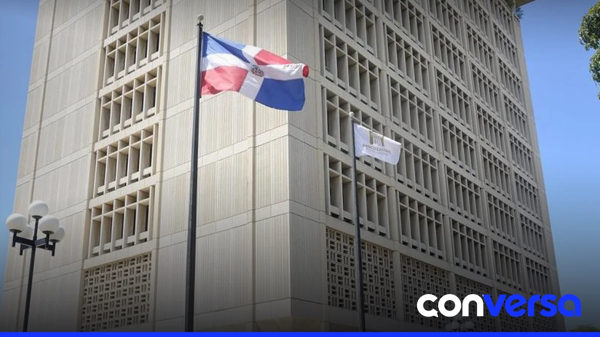 Imagen de un centro de atención a remesas en Santo Domingo.