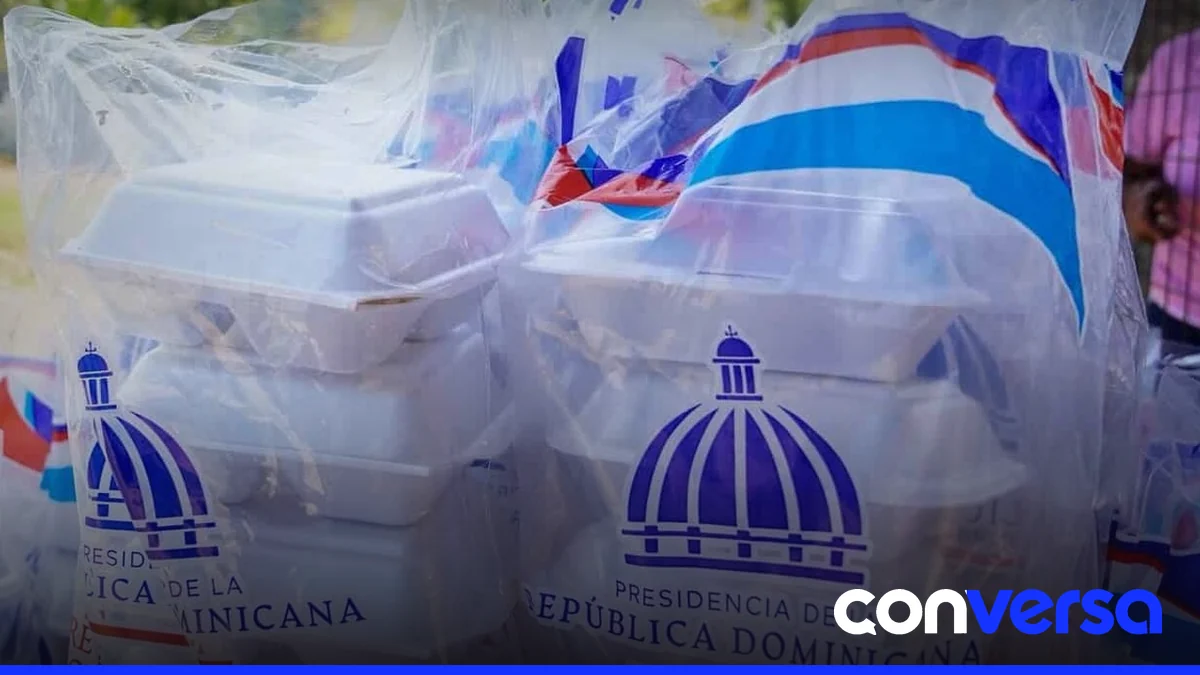 Imagen de un comedor comunitario donde se sirven raciones de alimentos.