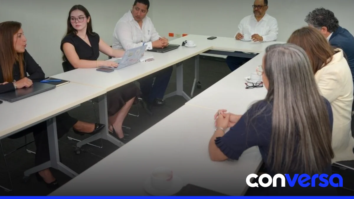 Representantes del World Justice Project y el ministro de Justicia en reunión institucional.