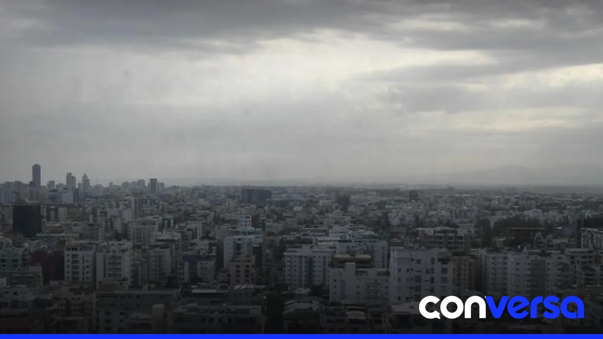 Fotografía de la capital dominicana mostrando la falta de árboles en la ciudad.